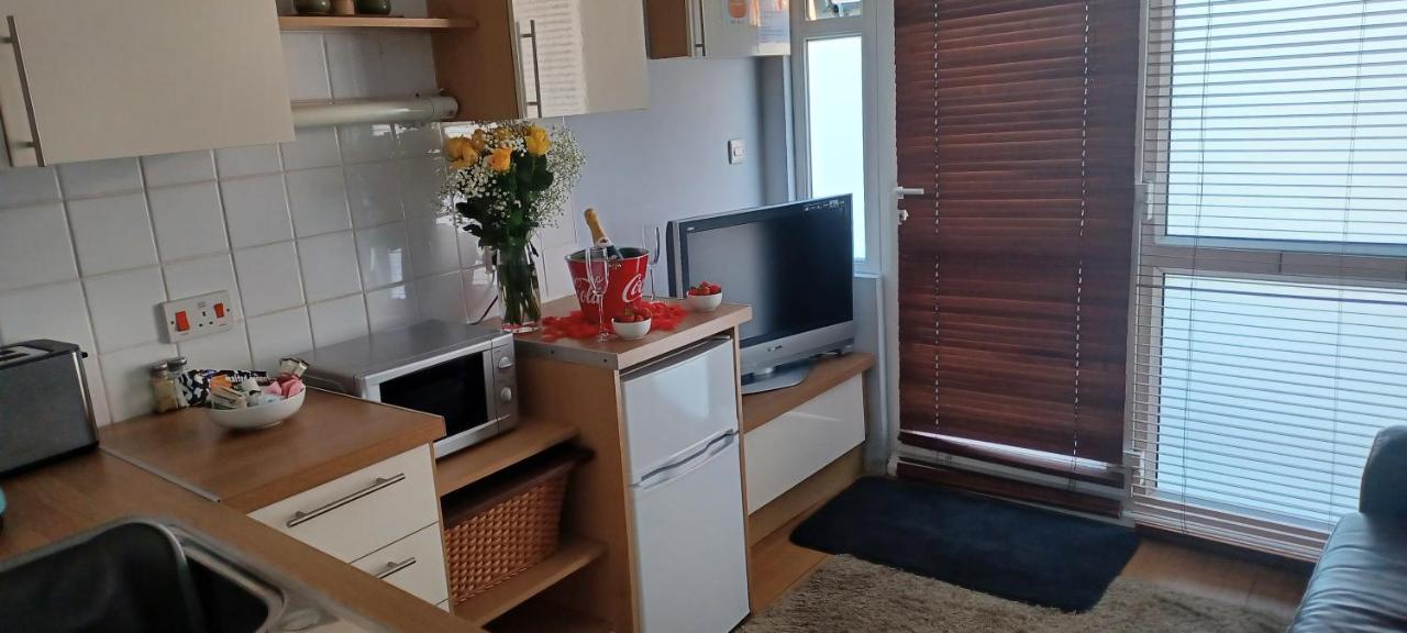 With Hot Tub Apartment *